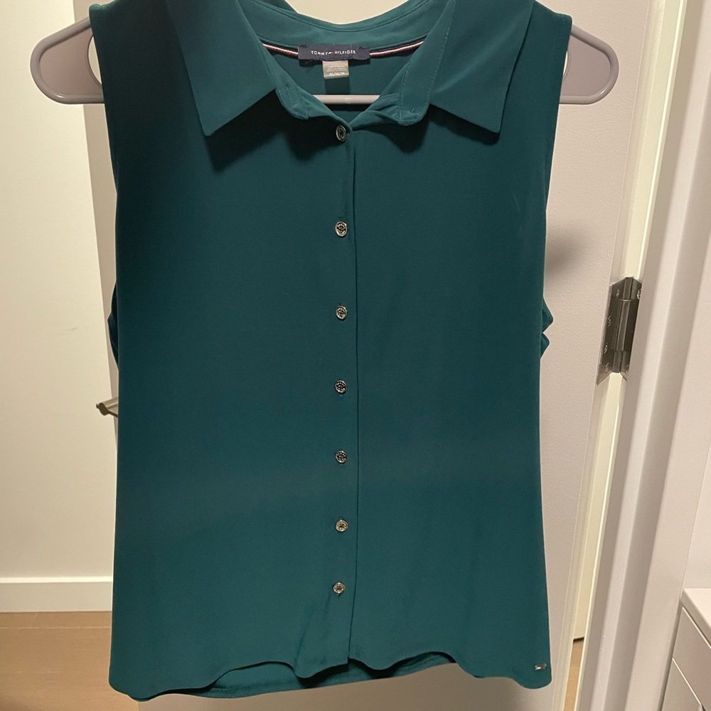Tommy Hilfiger Sleeveless Button Down. Green. Size M